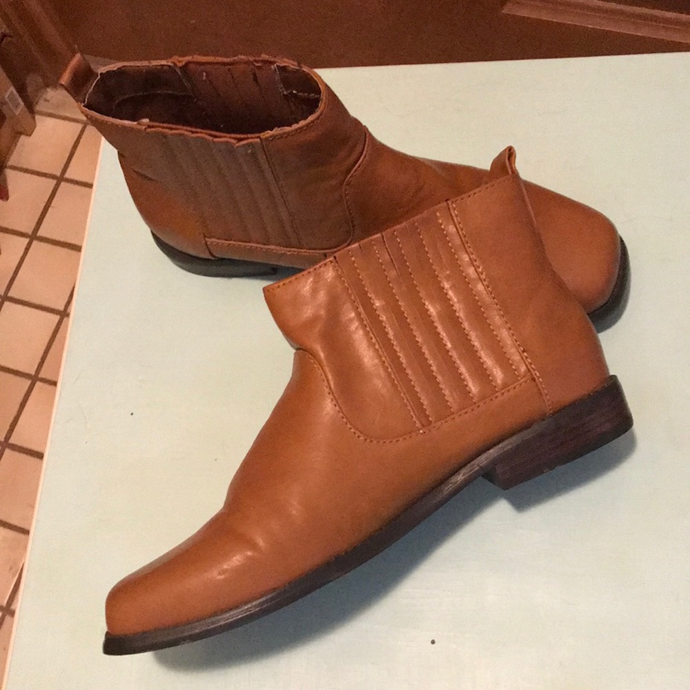 G.H. Bass & Co. Tan Ankle Boots
